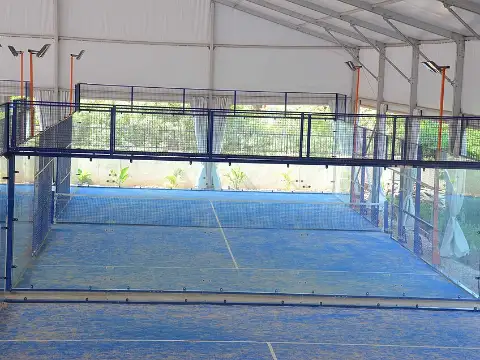 padel korts (ilustratīvs)