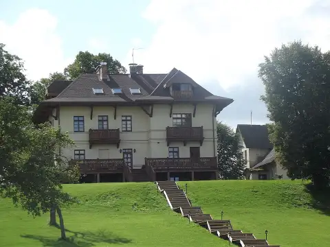Mazmežotnes muiža