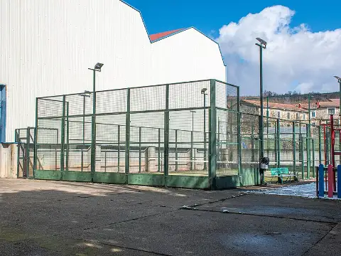 padel korts (ilustratīvs)