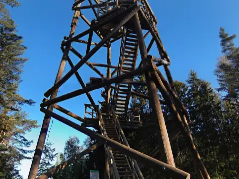 Zilo kalnu skatu tornis