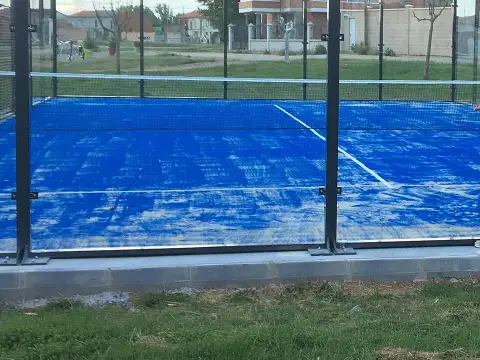 padel korts (ilustratīvs)