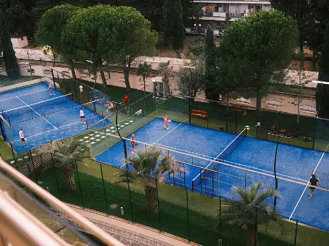 padel korts (ilustratīvs)