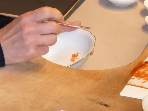 porcelāna apgleznošana (ilustratīvs)