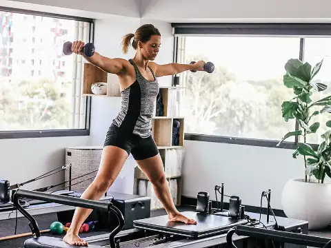 Pilates nodarbība (ilustratīvs)
