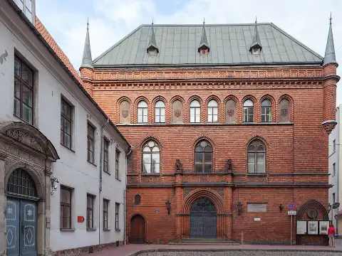 Muzeja ēka Palasta ielā