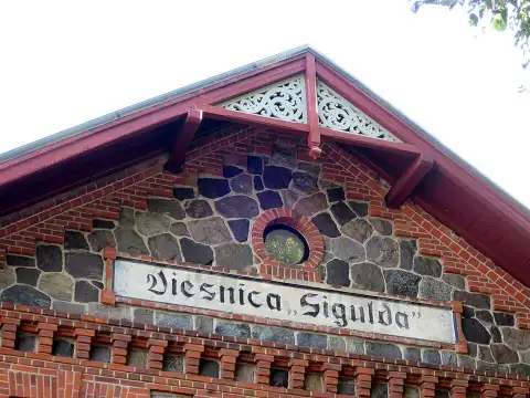 Viesnīca “Sigulda”, Pils iela 6
